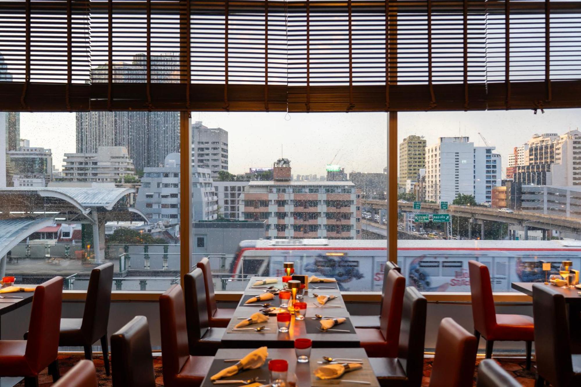 Отель Four Points By Sheraton Ploenchit Sukhumvit , Phloen Chit Station Бангкок