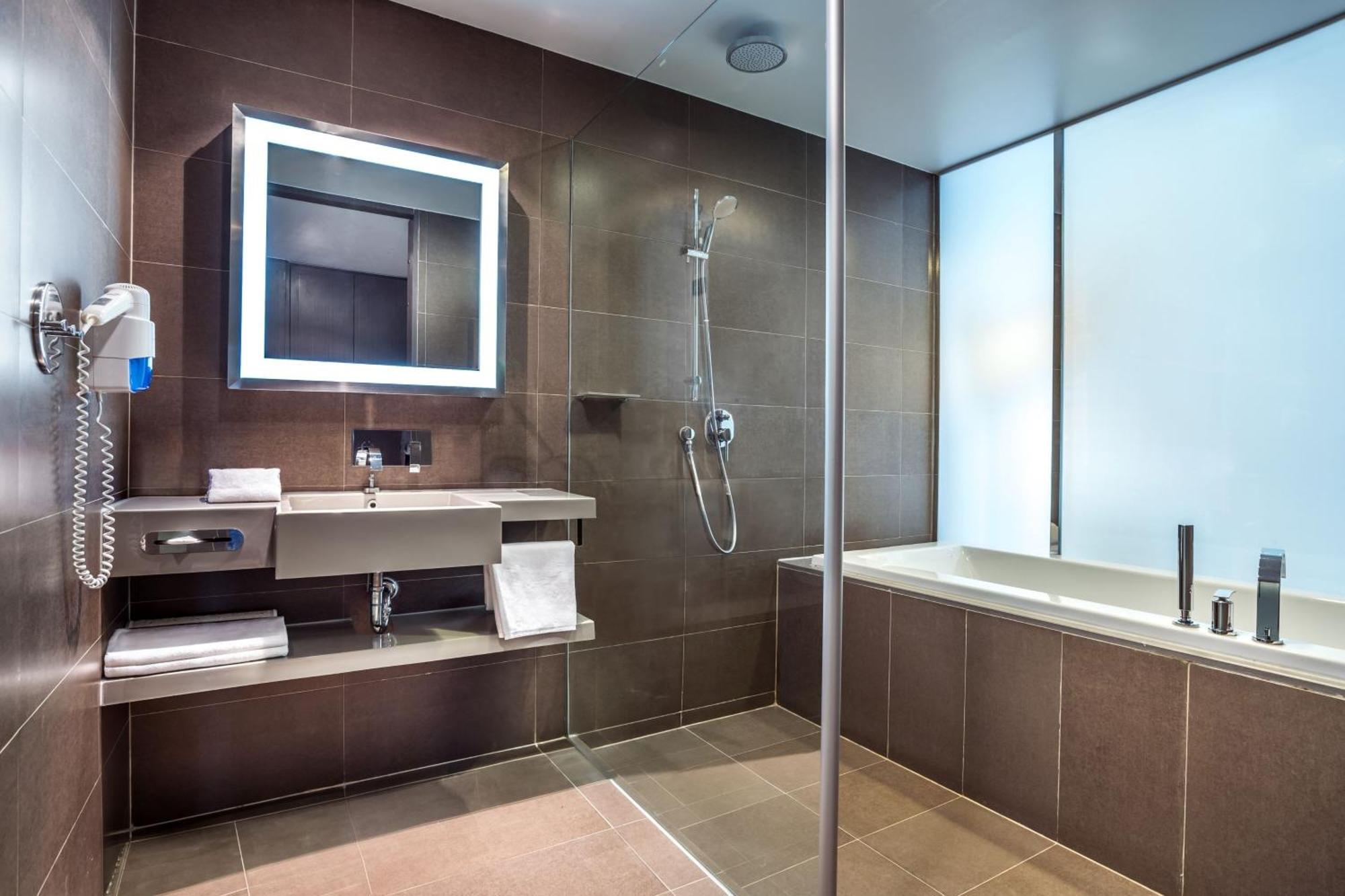 Four Points By Sheraton Ploenchit Sukhumvit , Phloen Chit Station Hotel Bangkok